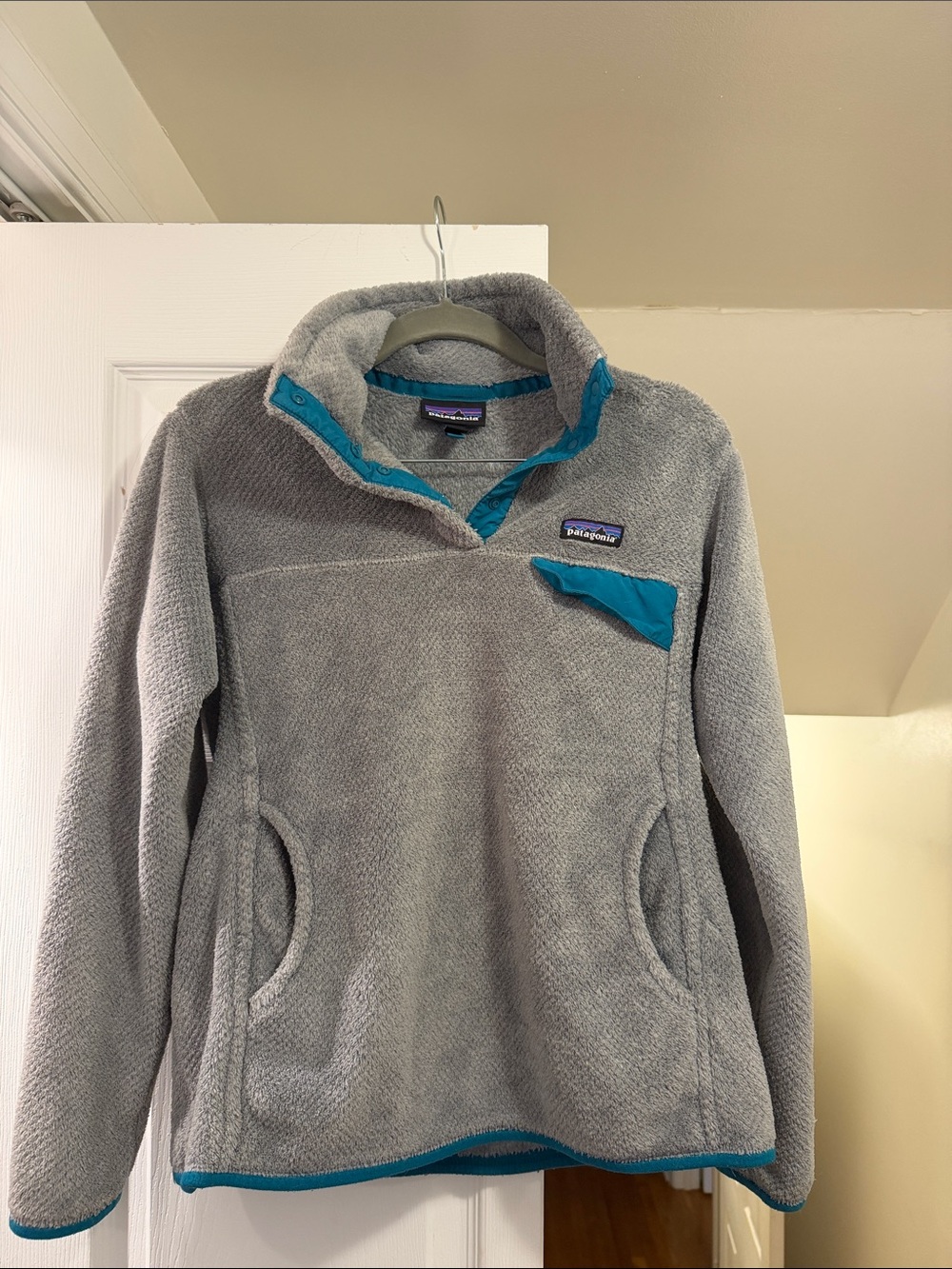 Patagonia Gray Fleece Pullover with Teal Accents